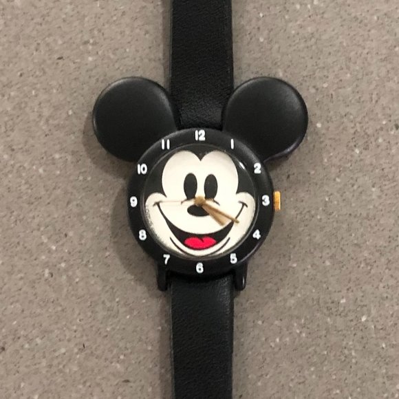 Disney Lorus Mickey Mouse Black Plastic Face Watch - Picture 1 of 3